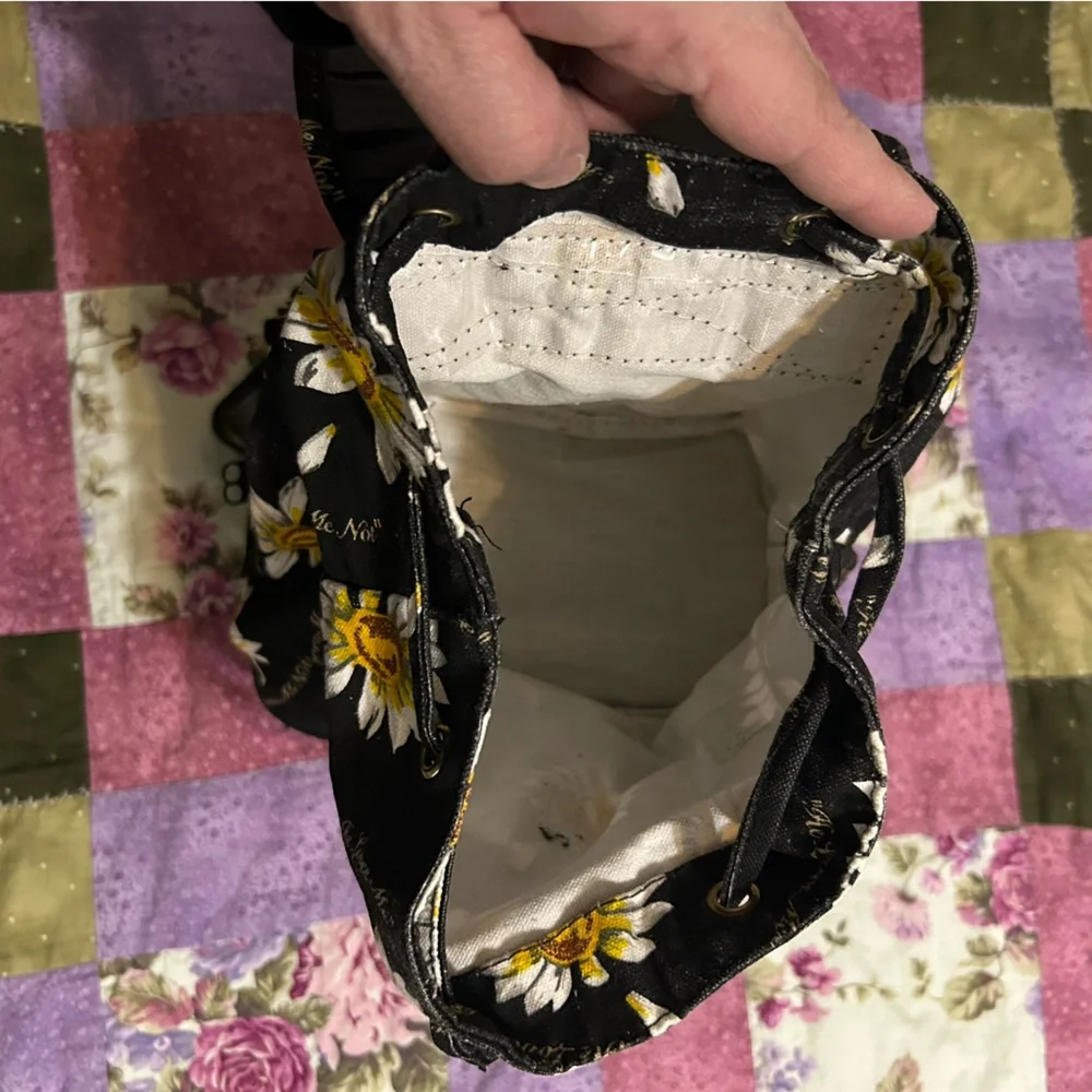 Sassaby Daisy Vintage 90’s‎ backpack makeup bag